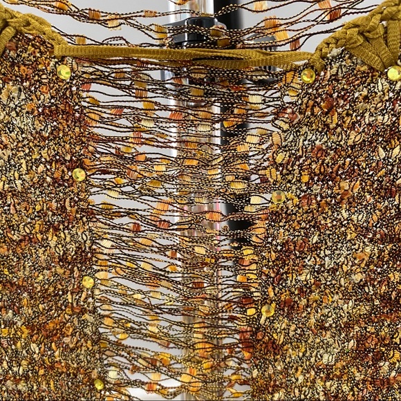 Beautiful earth tone sleeveless top. - Picture 2 of 5